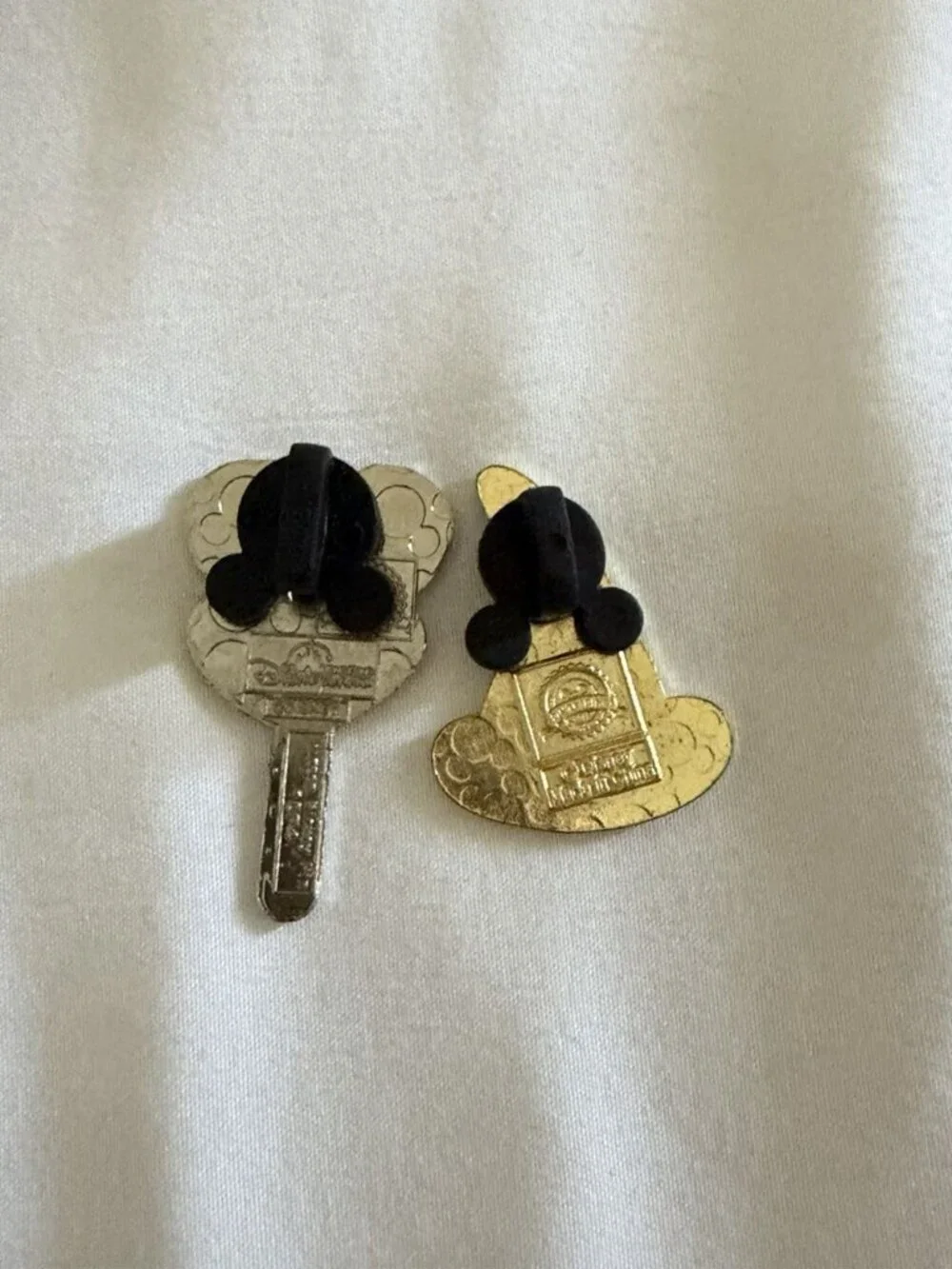 Disney Lanyard With 4 Pins Anna Sleeping Beauty Mickey Fantasia